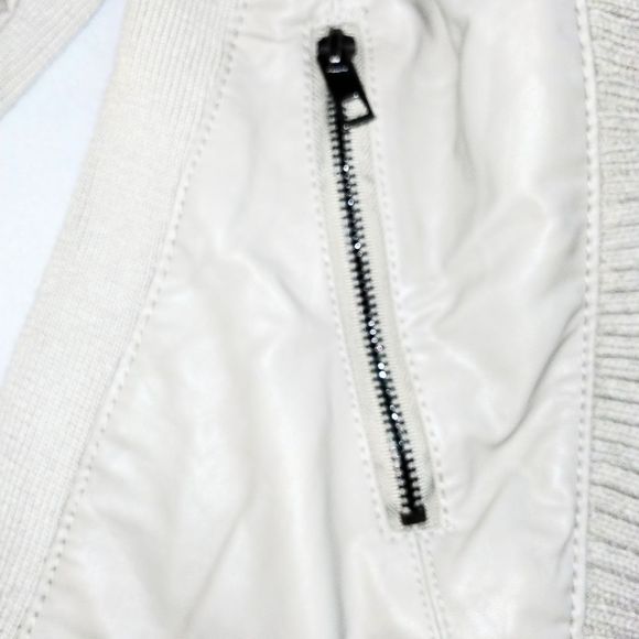 Cavalini Women's Open Front Draped Collar Beige Jacket Medium - Picture 9 of 9